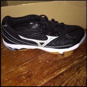 Women’s Mizuno Wave Hurricane 2